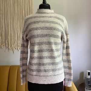 American Eagle Grey/White Heather Sweater